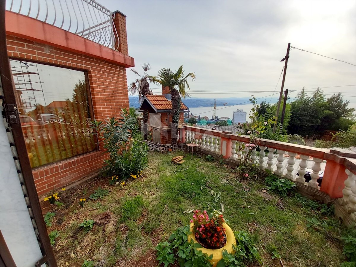 OPATIJA, CENTRO - Casa indipendente in una posizione tranquilla con una bellissima vista