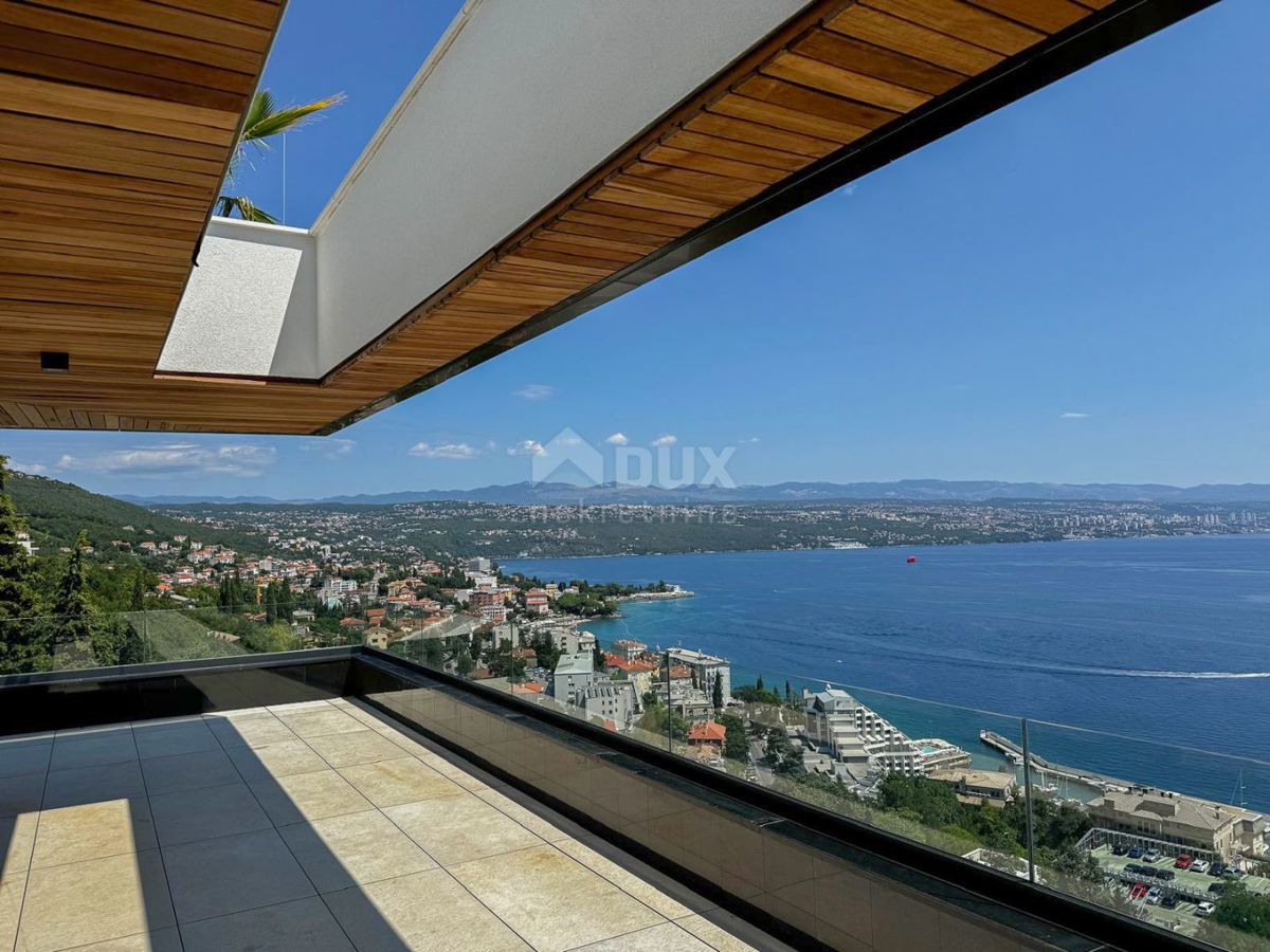 ABBAZIA, CENTRO - appartamento per signori in un lussuoso edificio nuovo sopra il centro di Abbazia con garage, vista panoramica sul mare