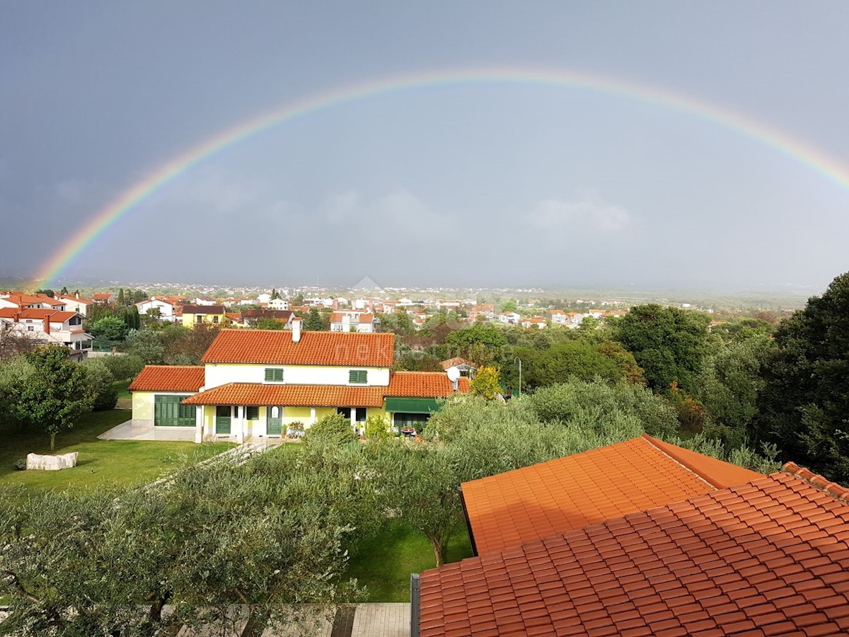 ISTRIA, ŠTINJAN - Appartamento su due piani con vista sul mare!