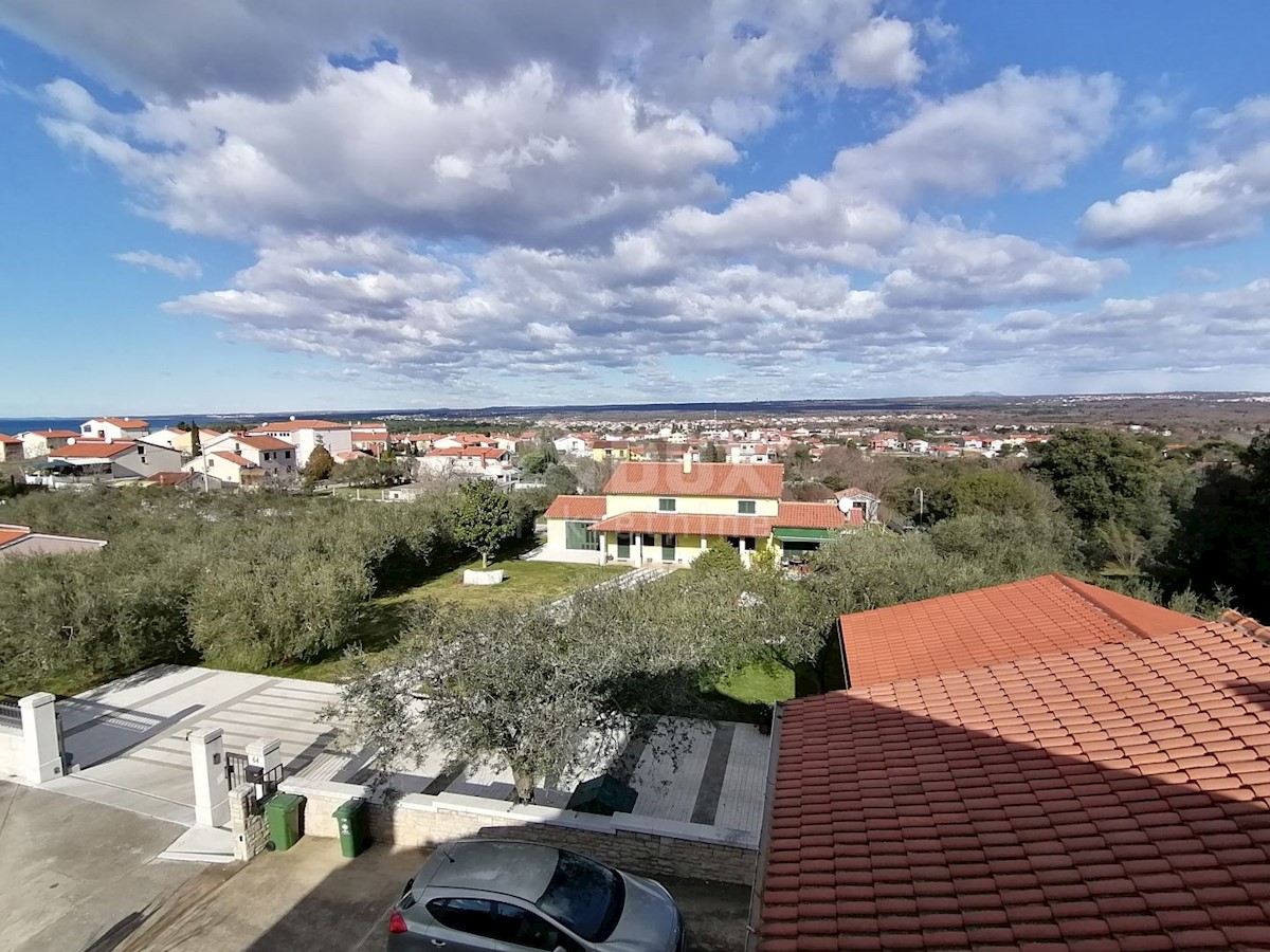 ISTRIA, ŠTINJAN - Appartamento su due piani con vista sul mare!