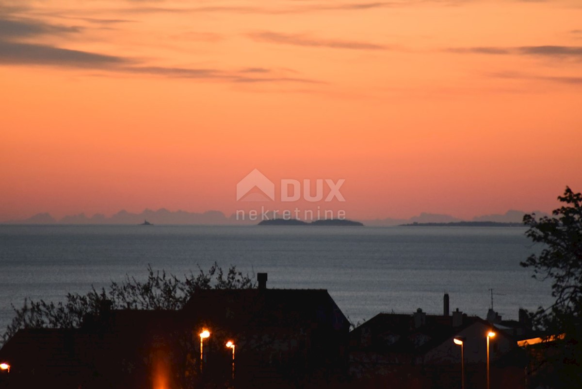 ISTRIA, ŠTINJAN - Appartamento su due piani con vista sul mare!