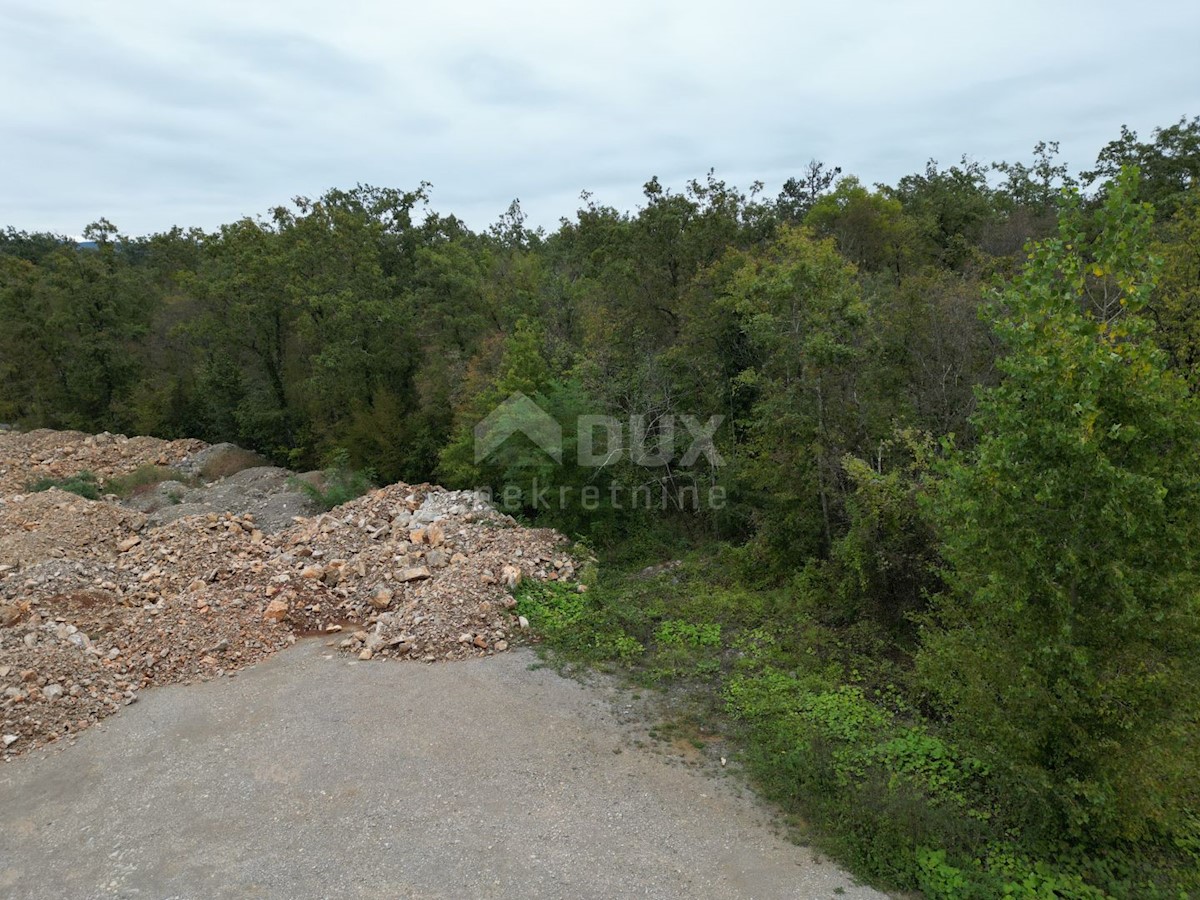 MATULJI, JURDANI, MALI BRGUD- terreno edificabile 17065 m2 (9000 m2 di costruzione) edificio residenziale - appartamenti o edificio commerciale-residenziale/ sala/ edificio commerciale/ porto turistico/ magazzino aperto