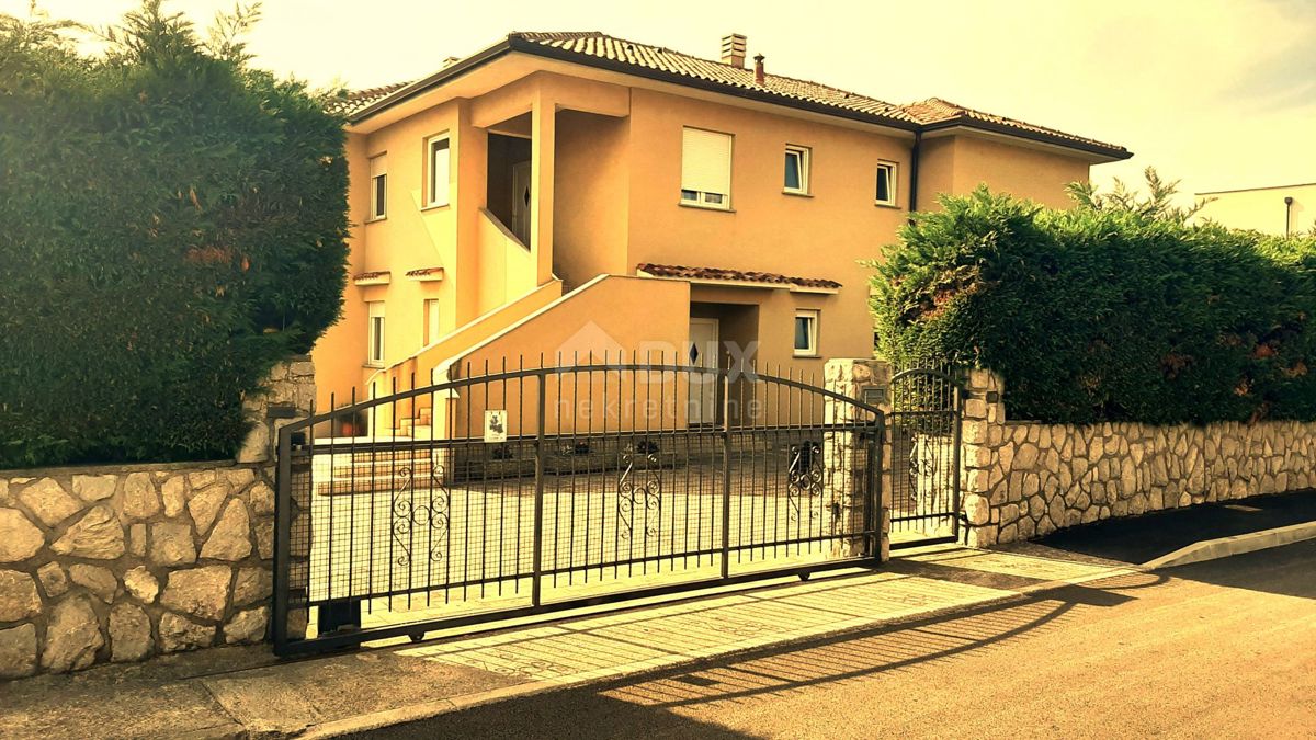 RIJEKA, KOSTRENA - Bella casa familiare con vista sul mare