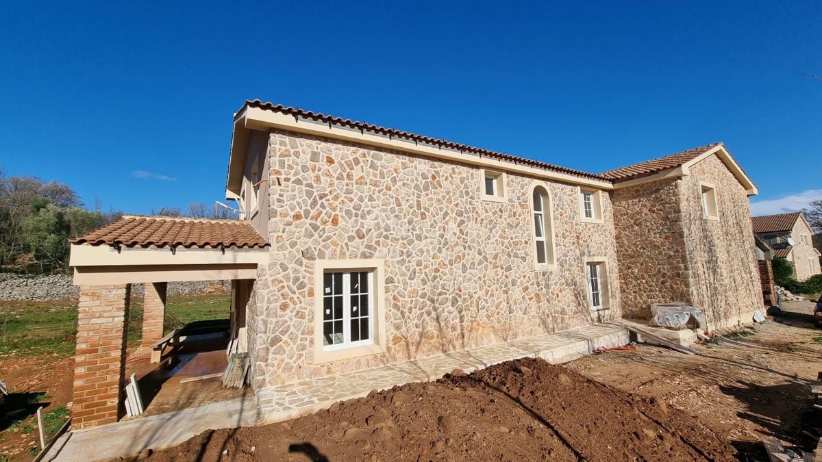 ISOLA DI KRK, RISIKA - Due case bifamiliari, ciascuna con la propria piscina