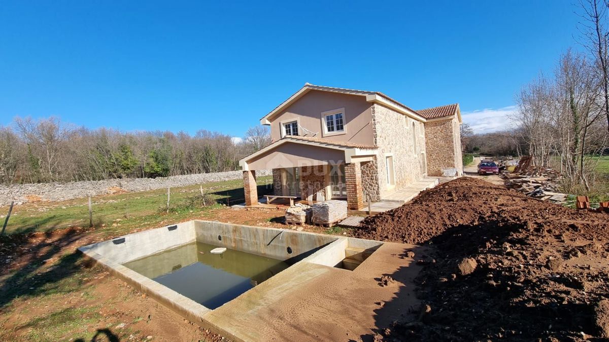 ISOLA DI KRK, RISIKA - Due case bifamiliari, ciascuna con la propria piscina