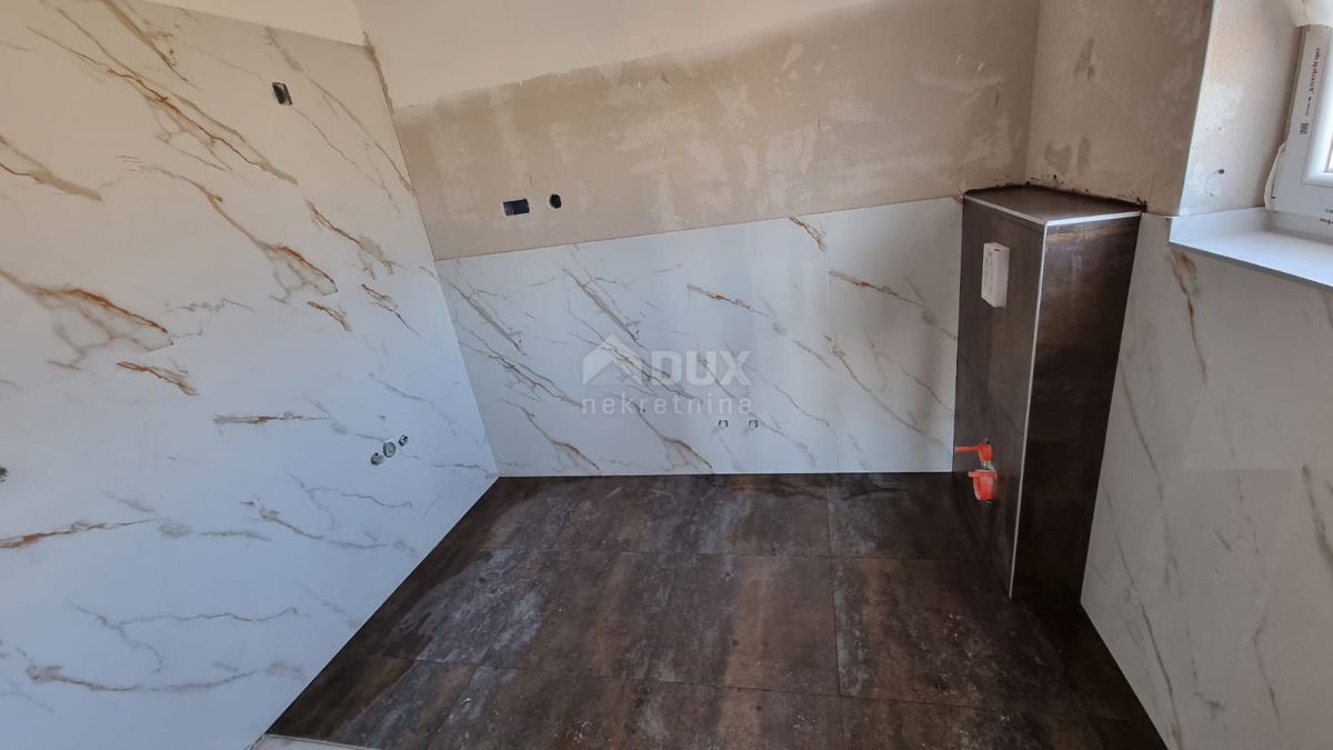 ISOLA DI KRK, RISIKA - Due case bifamiliari, ciascuna con la propria piscina
