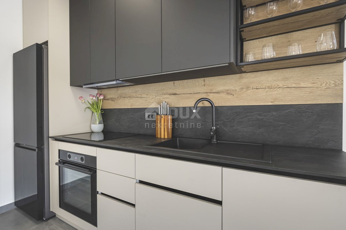 ISTRIA, UMAGO - Nuova costruzione a 300 metri dal mare