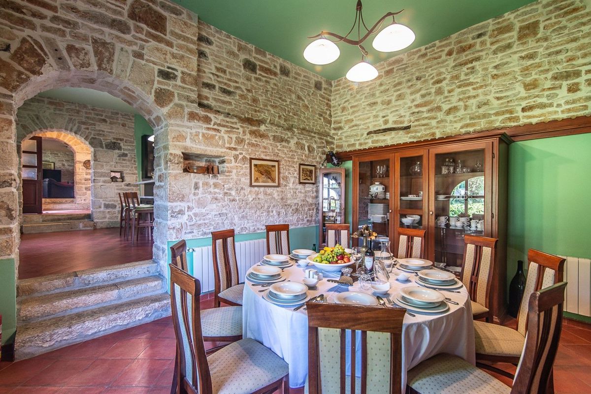 ISTRIA, ŽMINJ - Villa in pietra nel magico centro dell'Istria
