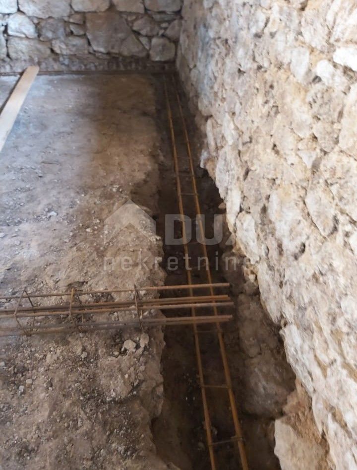 OTOČAC, BRINJE - Casa in fase Roh-Bau con 42.800 m2 di giardino