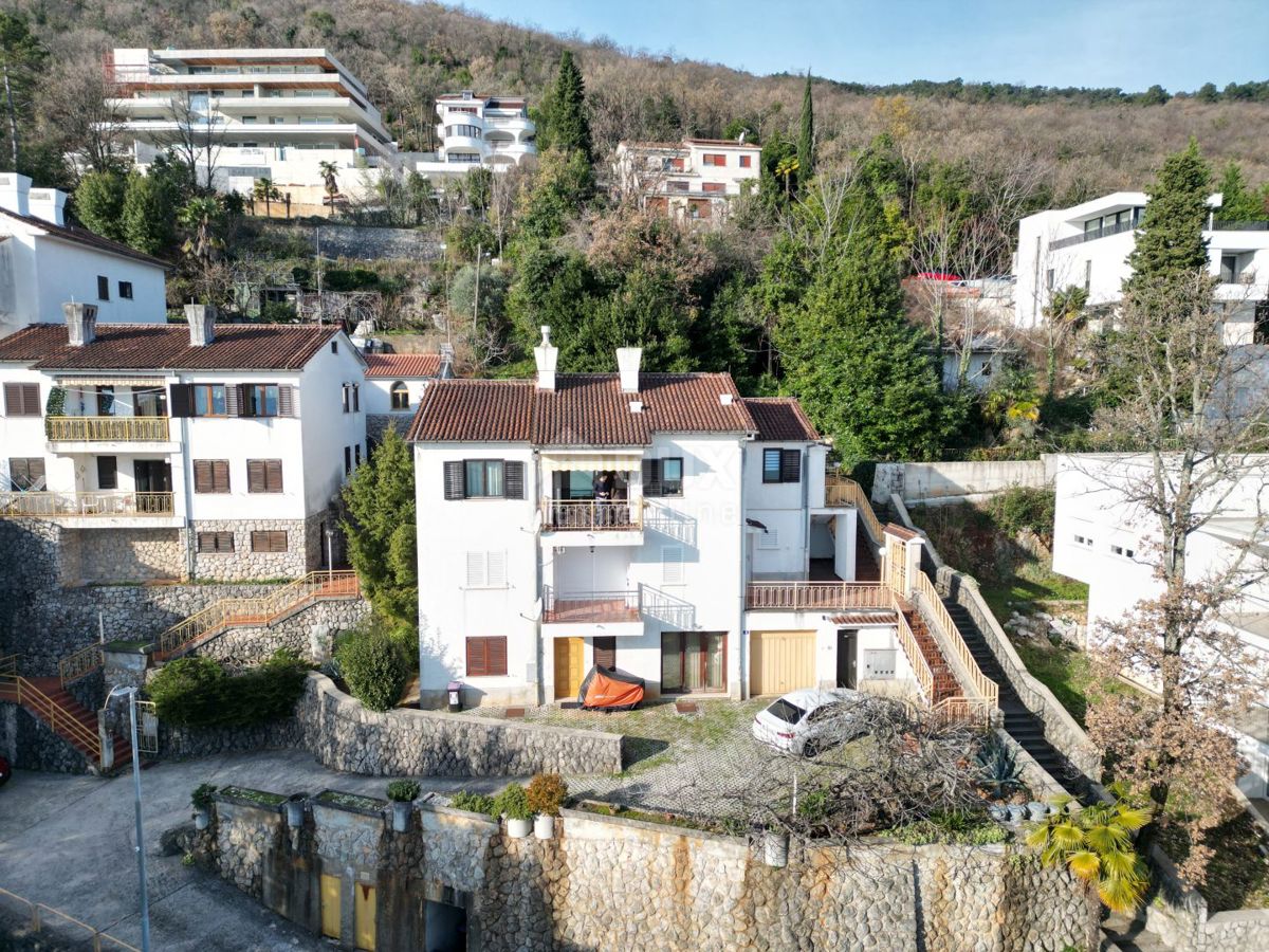 OPATIJA - appartamento 102m2 DB+3S con vista panoramica sul mare + giardino