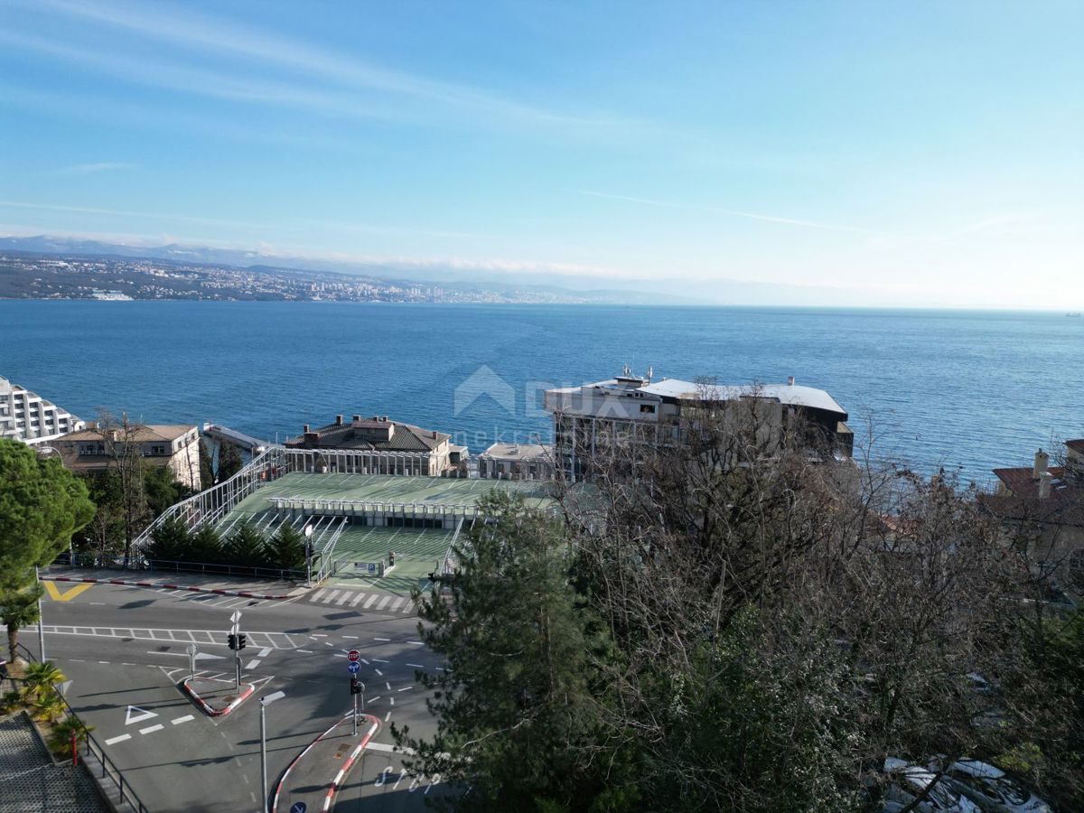 OPATIJA - appartamento 102m2 DB+3S con vista panoramica sul mare + giardino