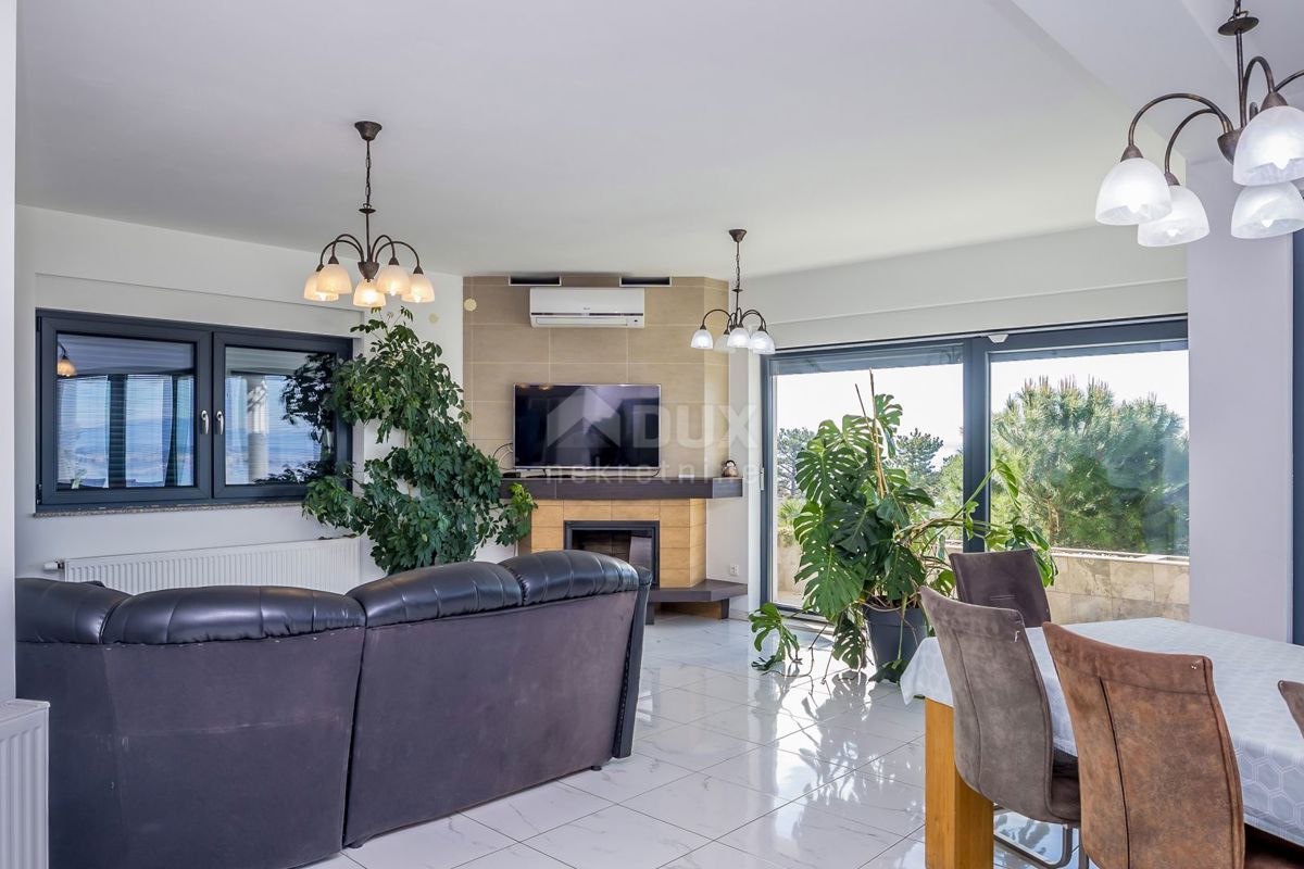 CRIKVENICA - Una spaziosa villa con vista panoramica sul mare!