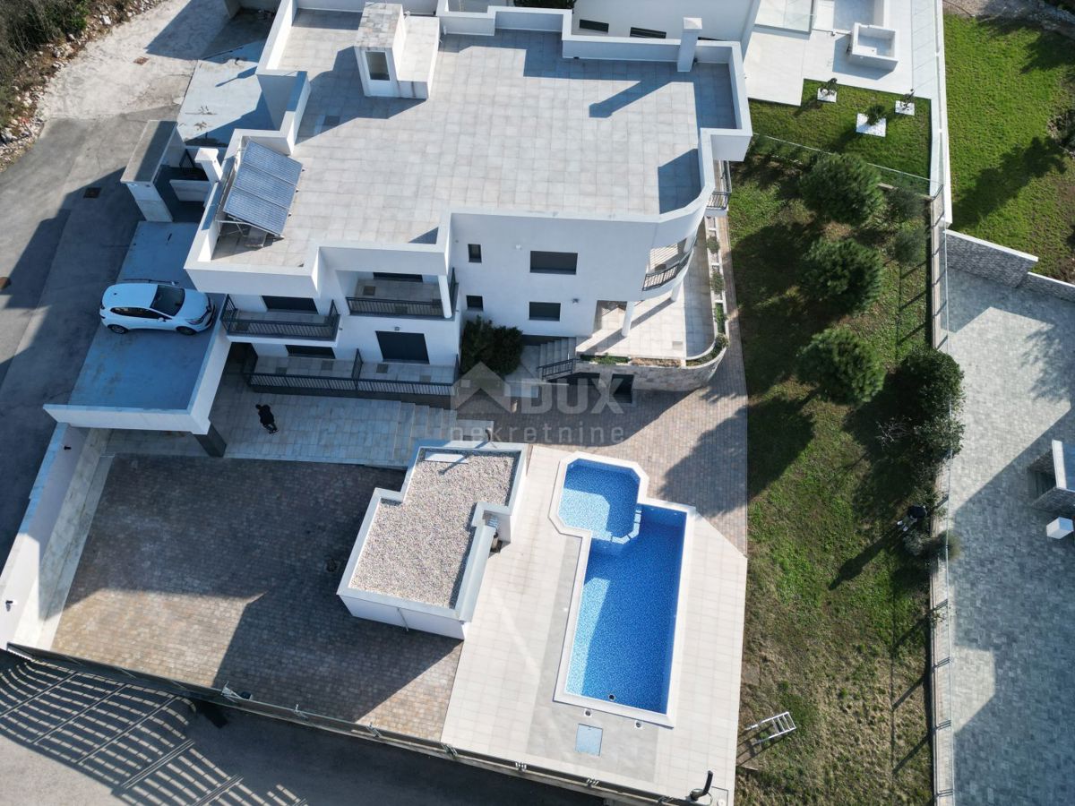 CRIKVENICA - Una spaziosa villa con vista panoramica sul mare!