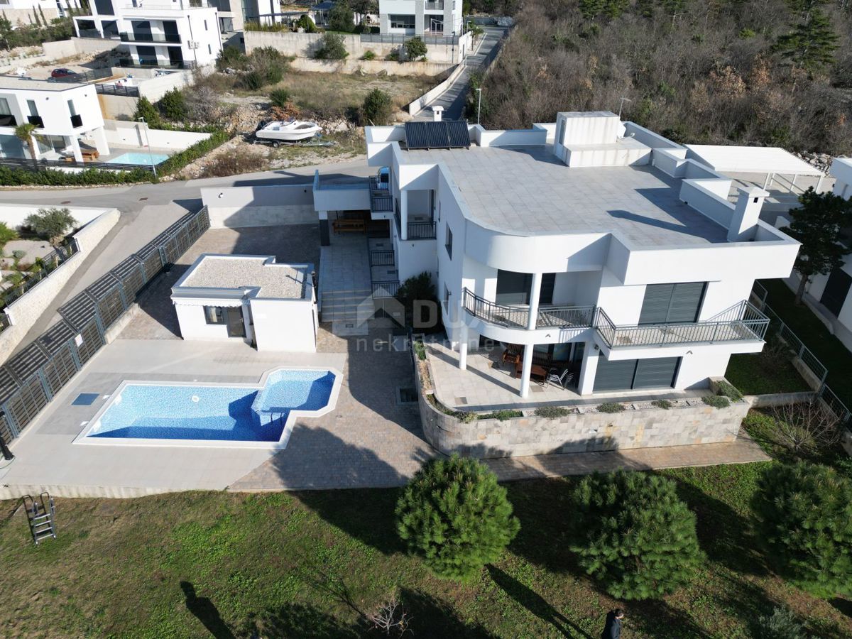 CRIKVENICA - Una spaziosa villa con vista panoramica sul mare!
