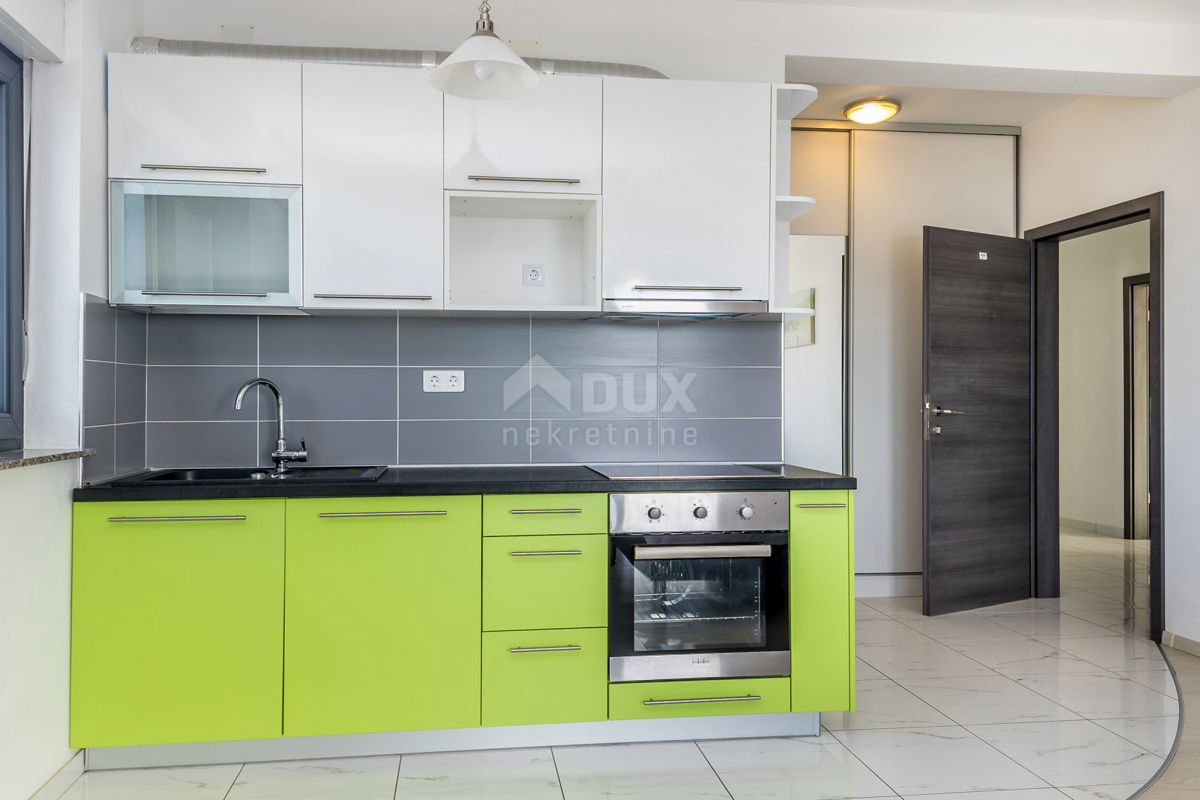 CRIKVENICA - Una spaziosa villa con vista panoramica sul mare!