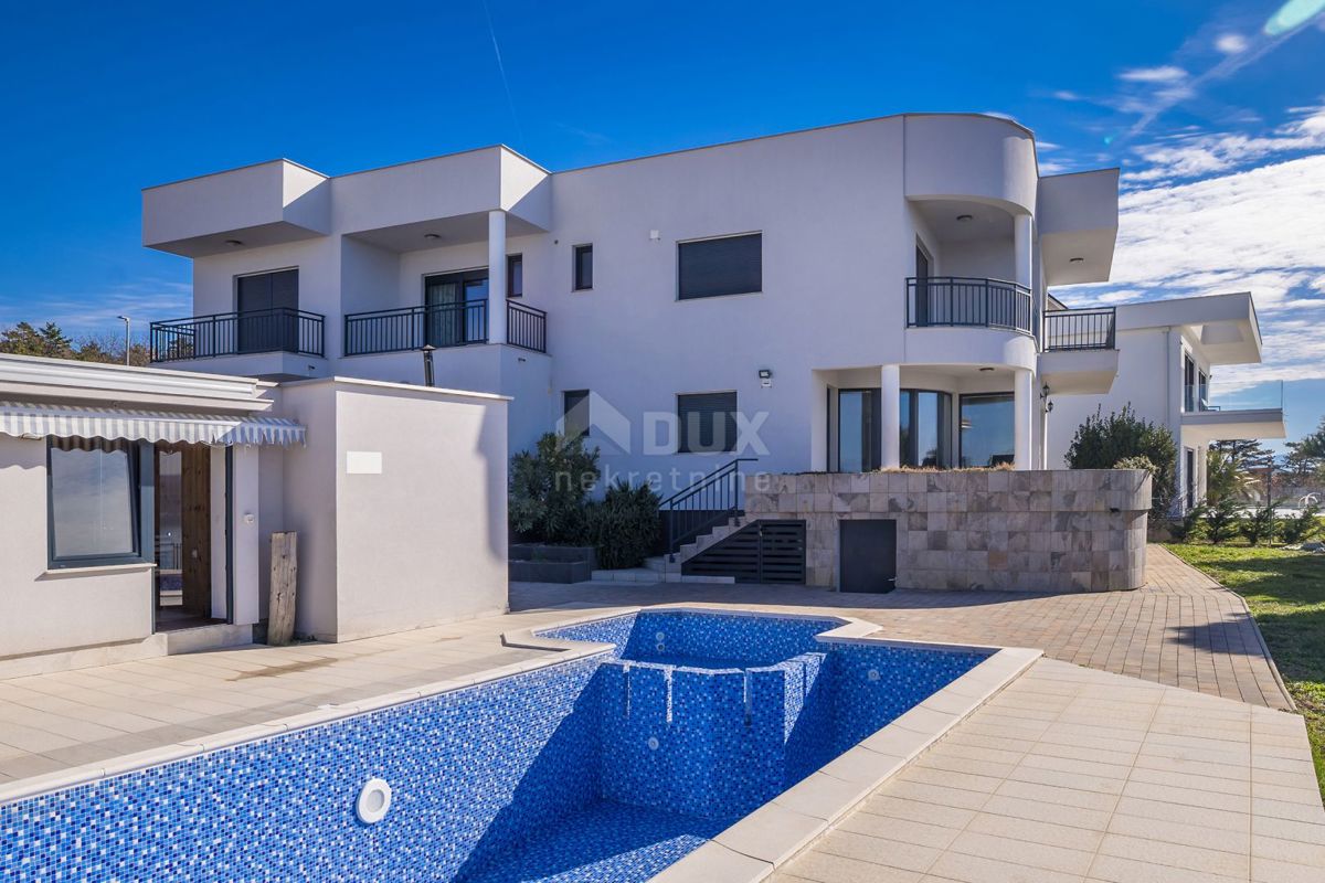 CRIKVENICA - Una spaziosa villa con vista panoramica sul mare!