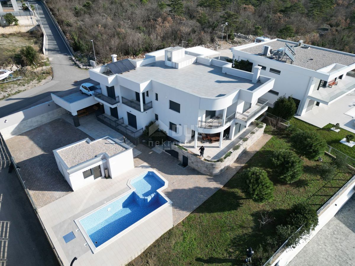 CRIKVENICA - Una spaziosa villa con vista panoramica sul mare!
