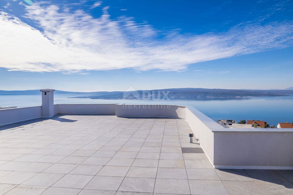 CRIKVENICA - Una spaziosa villa con vista panoramica sul mare!