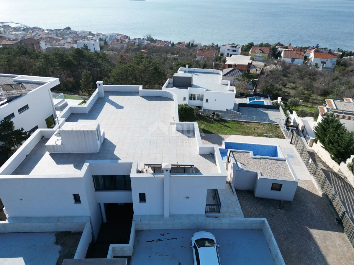 CRIKVENICA - Una spaziosa villa con vista panoramica sul mare!