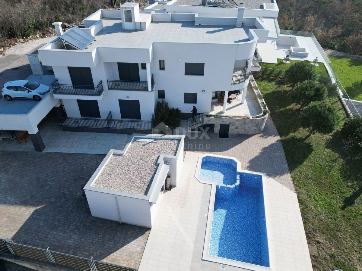 CRIKVENICA - Una spaziosa villa con vista panoramica sul mare!