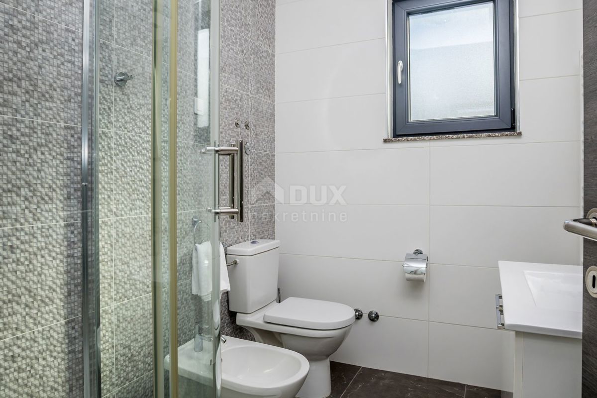 CRIKVENICA - Una spaziosa villa con vista panoramica sul mare!