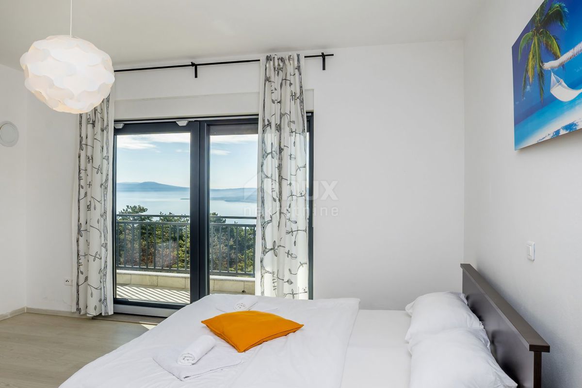 CRIKVENICA - Una spaziosa villa con vista panoramica sul mare!