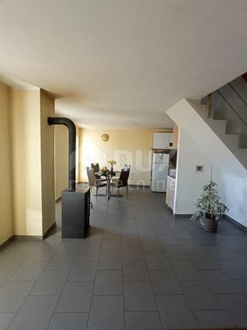 RIJEKA, SVETI KUZAM - CASA INDIPENDENTE CON DUE APPARTAMENTI ADATTATI CON VISTA MARE!!! OPPORTUNITÀ!!!