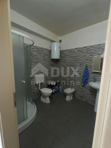 RIJEKA, SVETI KUZAM - CASA INDIPENDENTE CON DUE APPARTAMENTI ADATTATI CON VISTA MARE!!! OPPORTUNITÀ!!!