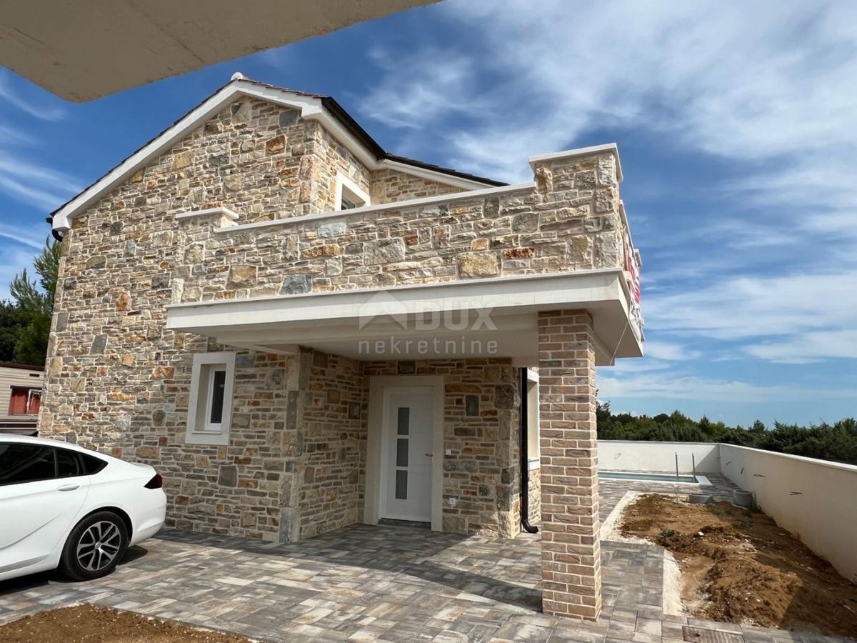 ZADAR, VRSI - Oasi di pace ed eleganza: casa in pietra con piscina a Vrsi, vicino a Zara!