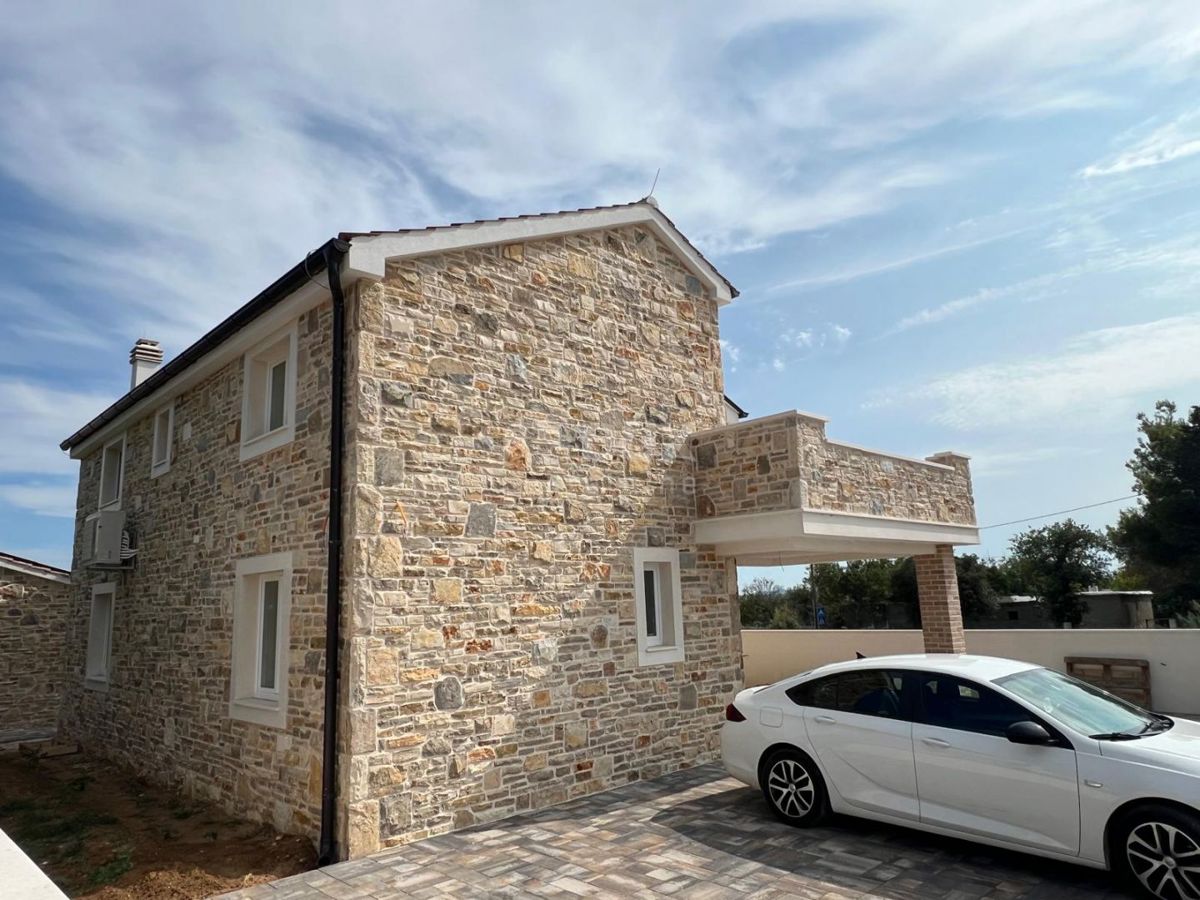 ZADAR, VRSI - Oasi di pace ed eleganza: casa in pietra con piscina a Vrsi, vicino a Zara!