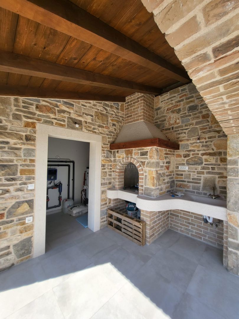 ZADAR, VRSI - Oasi di pace ed eleganza: casa in pietra con piscina a Vrsi, vicino a Zara!