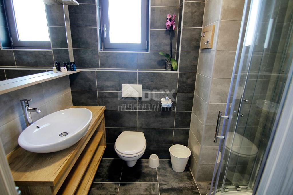 NOVI VINODOLSKI - Hotel con 9 camere e un ristorante nel centro della città