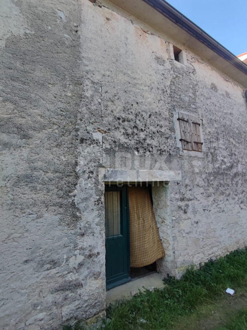 ISTRIA, PERUSKI. Casa per adattamento