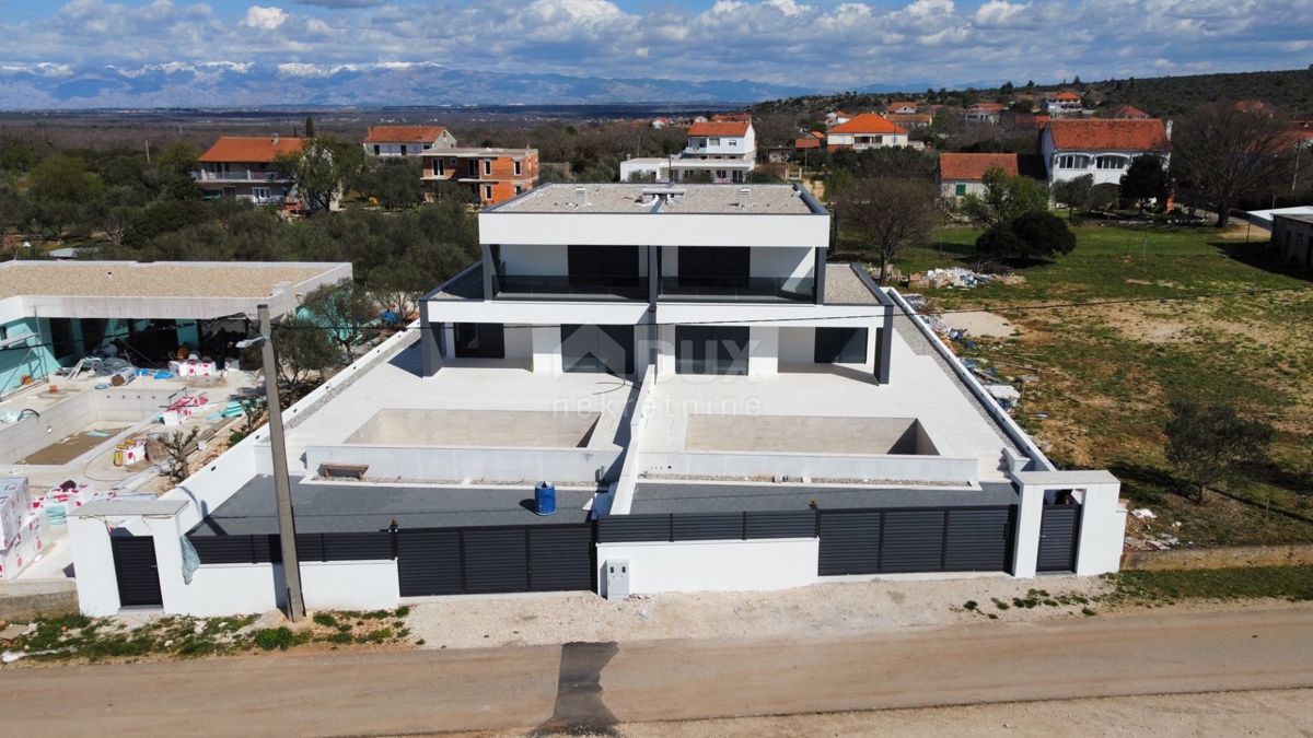 ZADAR, DEBELJAK - Bellissima villa bifamiliare con vista mare e piscina