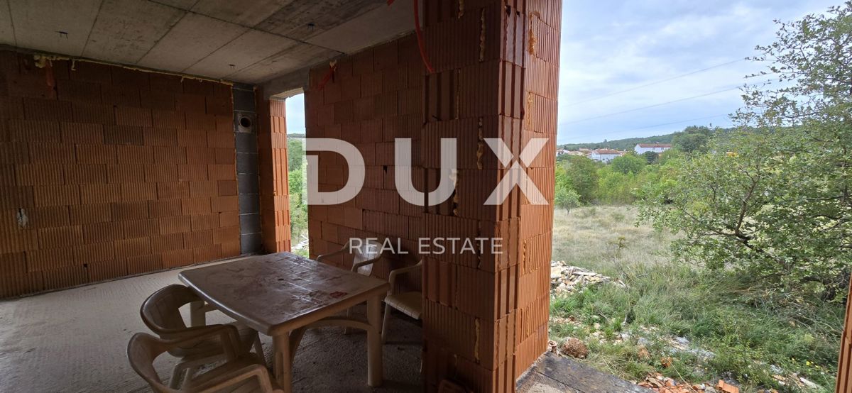 ISTRIA, BUJE - Casa con due unità abitative, ciascuna con la propria piscina e una bellissima vista