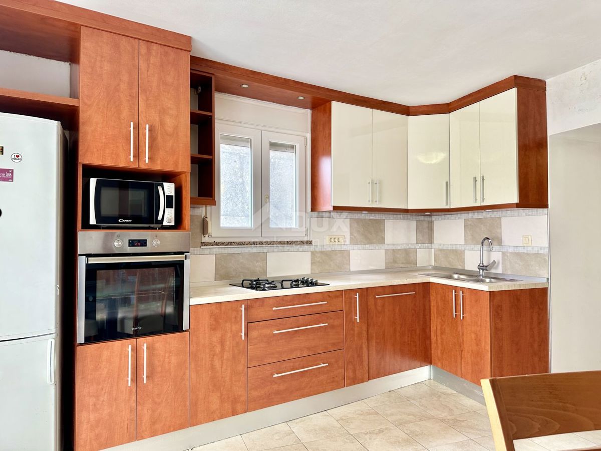 ISTRIA, UMAGO - Appartamento in centro città, 1° piano, 100 m2