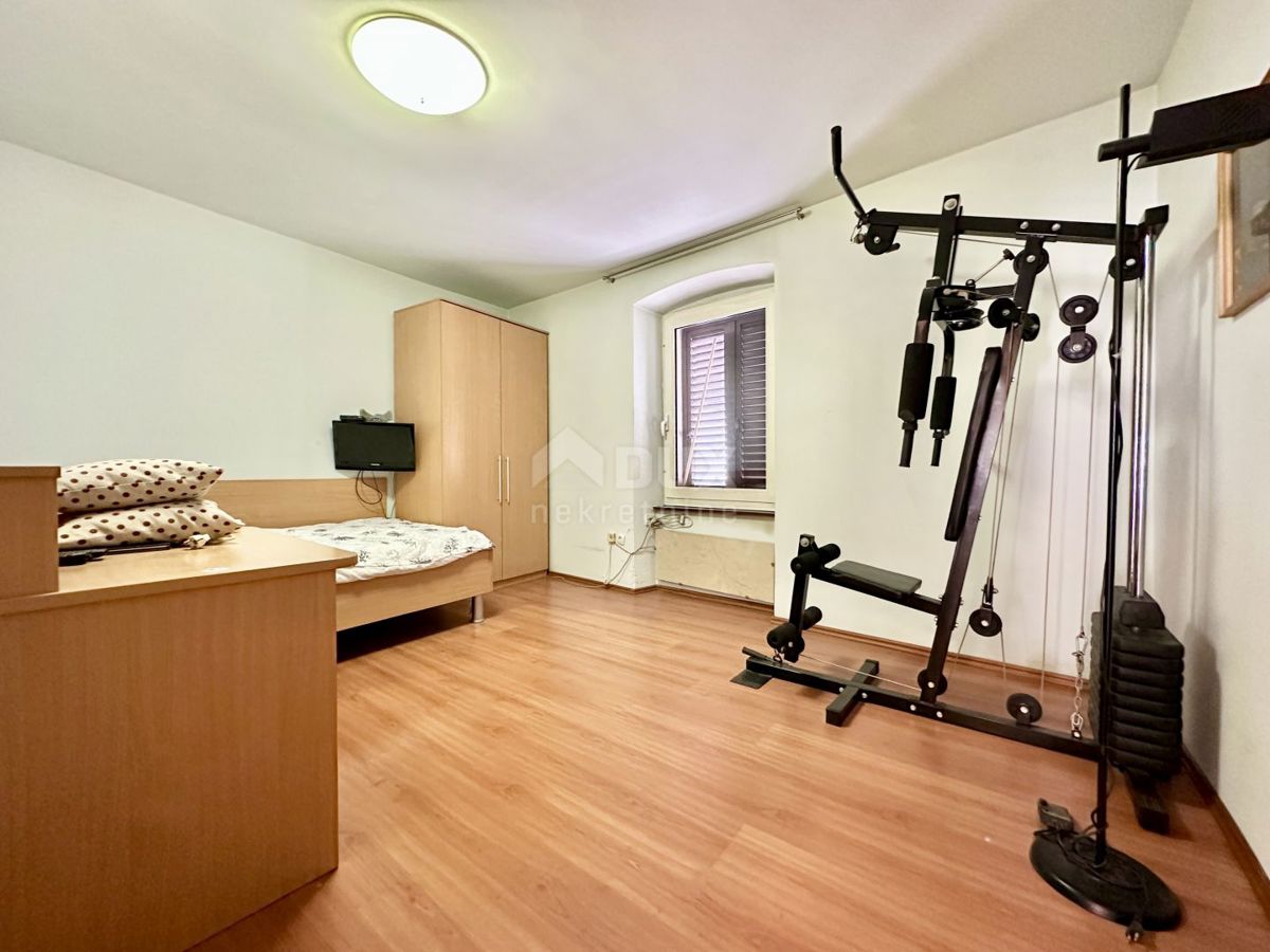 ISTRIA, UMAGO - Appartamento in centro città, 1° piano, 100 m2