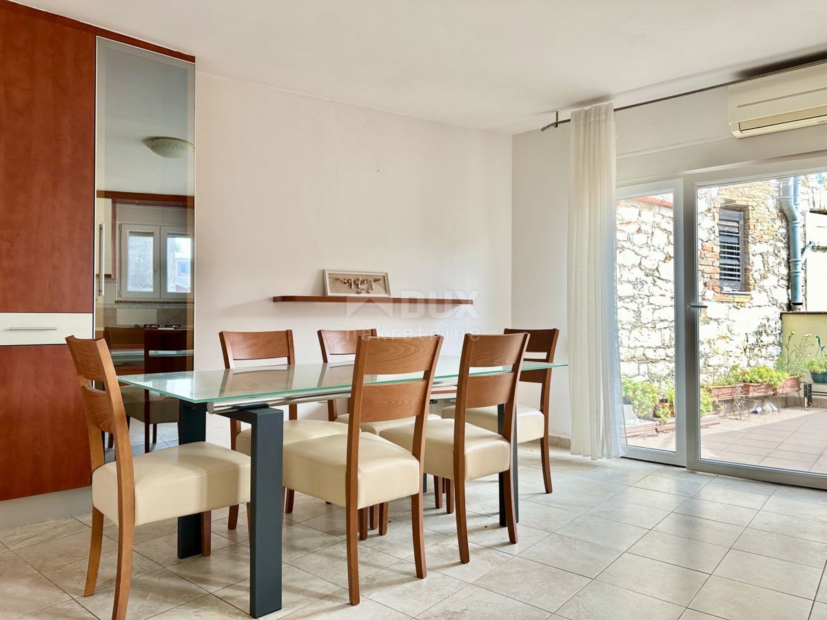 ISTRIA, UMAGO - Appartamento in centro città, 1° piano, 100 m2