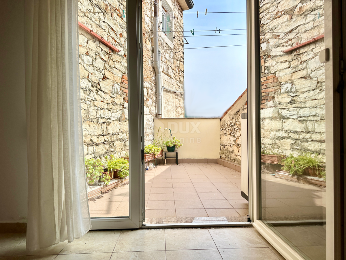 ISTRIA, UMAGO - Appartamento in centro città, 1° piano, 100 m2