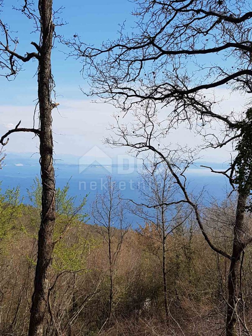 OPATIJA, BREGI - terreno edificabile di 1945m2 con vista sul mare per un edificio commerciale-residenziale o residenziale - appartamenti/casa familiare/villa/casa in affitto - vacanze con piscina
