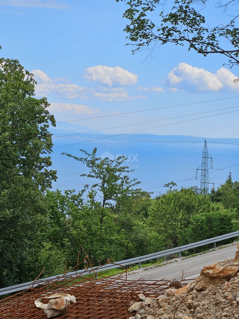 OPATIJA, BREGI - terreno edificabile di 1945m2 con vista sul mare per un edificio commerciale-residenziale o residenziale - appartamenti/casa familiare/villa/casa in affitto - vacanze con piscina