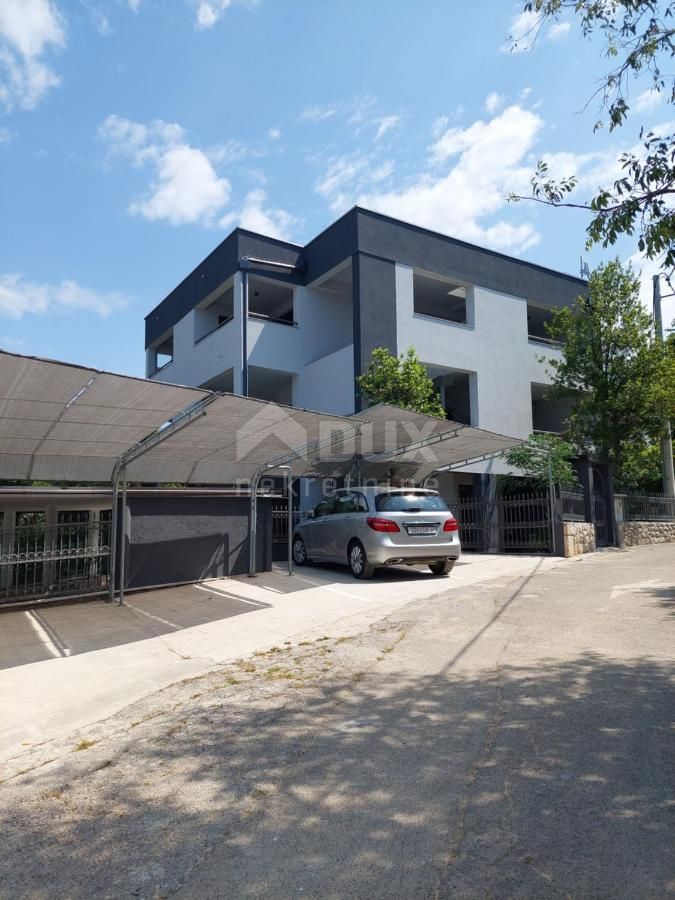 CRIKVENICA, SELCE - Appartamento bilocale al piano terra con garage e giardino!