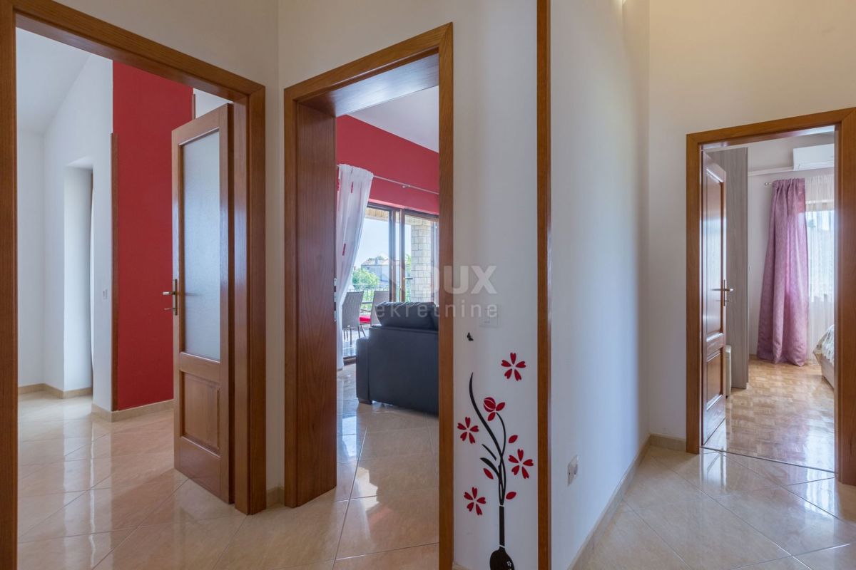 POREČ- KAŠTELIR, LABINCI- villa urbana, 110 m2, ideale in affitto!