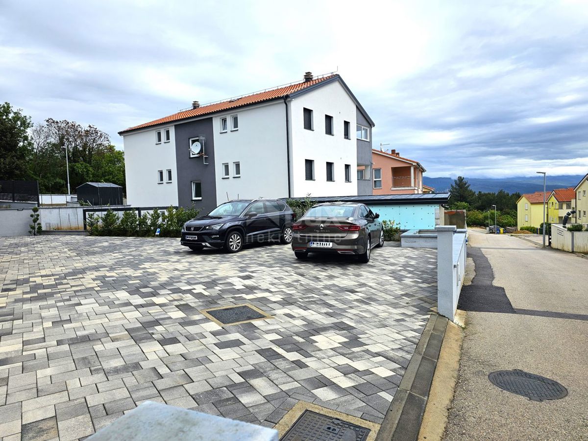 ISOLA DI KRK, ČIŽIĆI - Appartamento ammobiliato 70 m2 con parcheggio vicino al mare