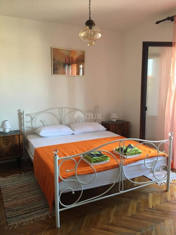 CRIKVENICA, JADRANOVO - bella casa con cinque appartamenti