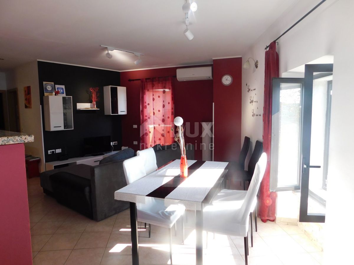 ISTRIA, MOTOVUN - casa nel centro di Montona con due appartamenti e cortile