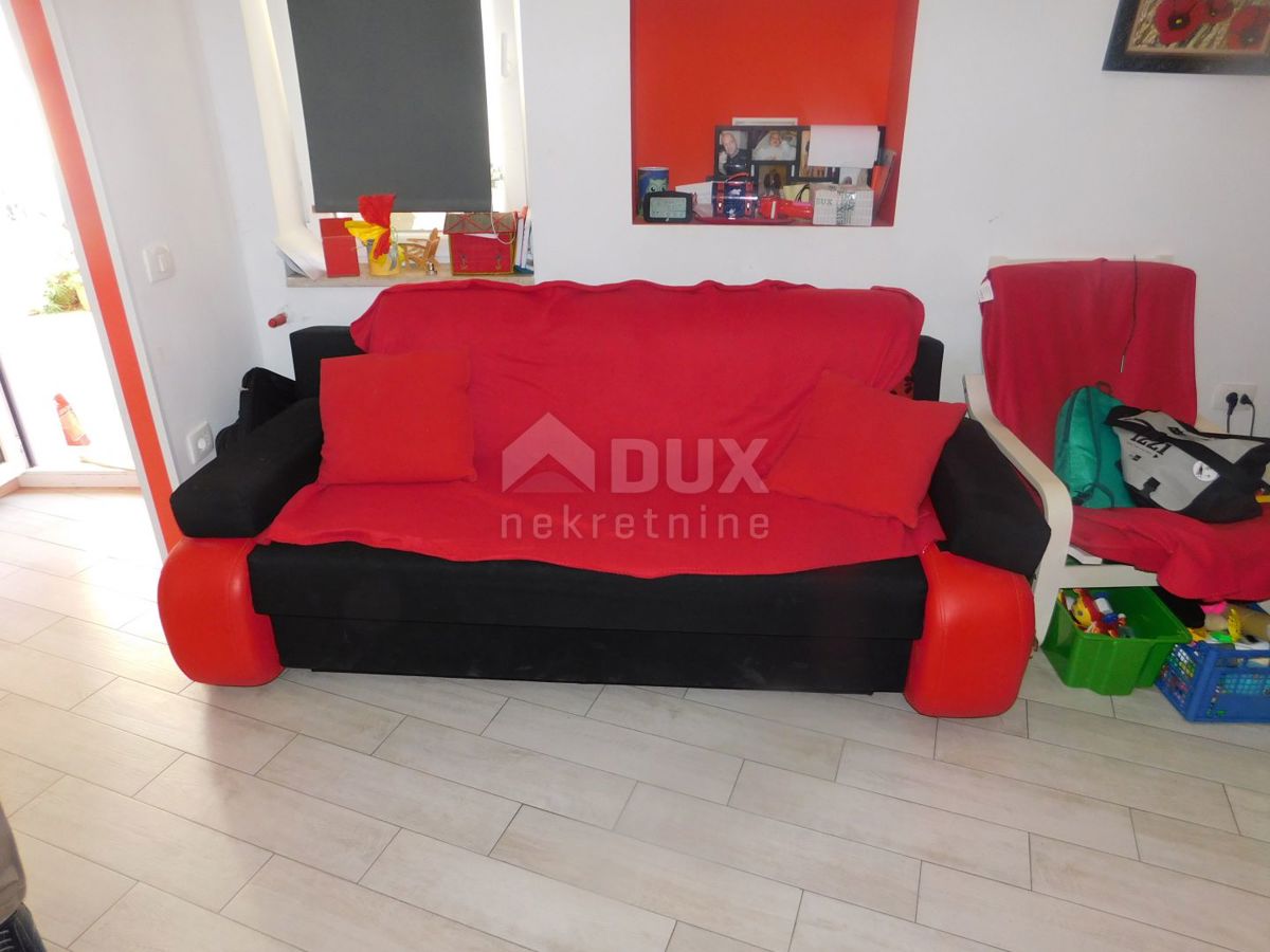 ISTRIA, MOTOVUN - casa nel centro di Montona con due appartamenti e cortile