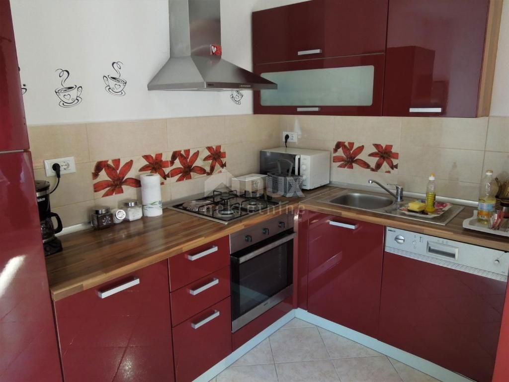 ISTRIA, MOTOVUN - casa nel centro di Montona con due appartamenti e cortile