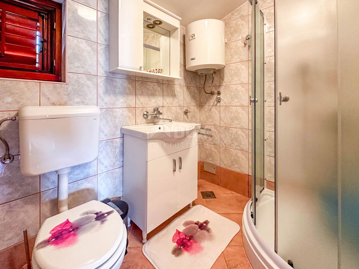 RIBNICA, OBROVAC - OCCASIONE! Casa 1a fila al mare + barca e posto barca