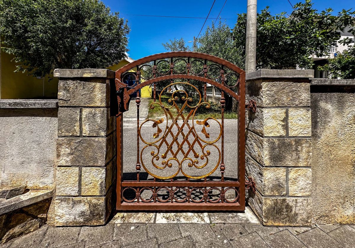 RIBNICA, OBROVAC - OCCASIONE! Casa 1a fila al mare + barca e posto barca